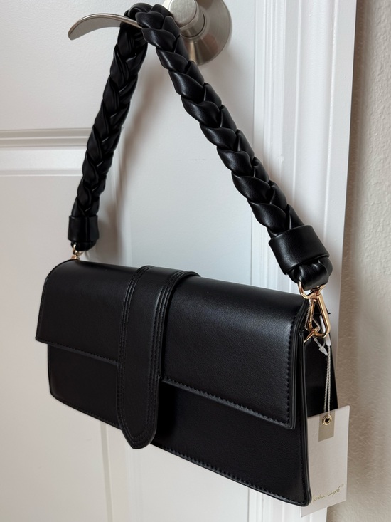 Moda Luxe Handbags - NWT Moda Luxe faux leather black magnetic closure bag with two removable straps